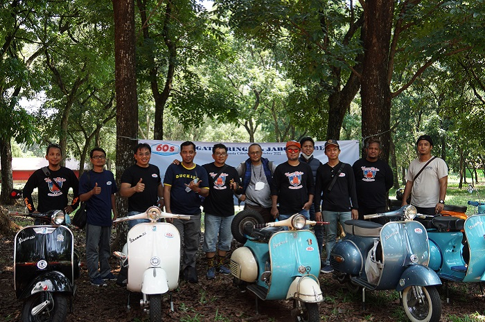 Pererat silaturahmi, komunitas Vespa 60s Jabodetabek adain Family Gathering pertama sembari pesta durian.