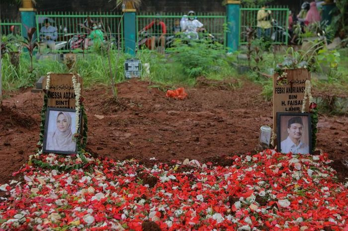 Makam Vanessa Angel dan Bibi Ardiansyah