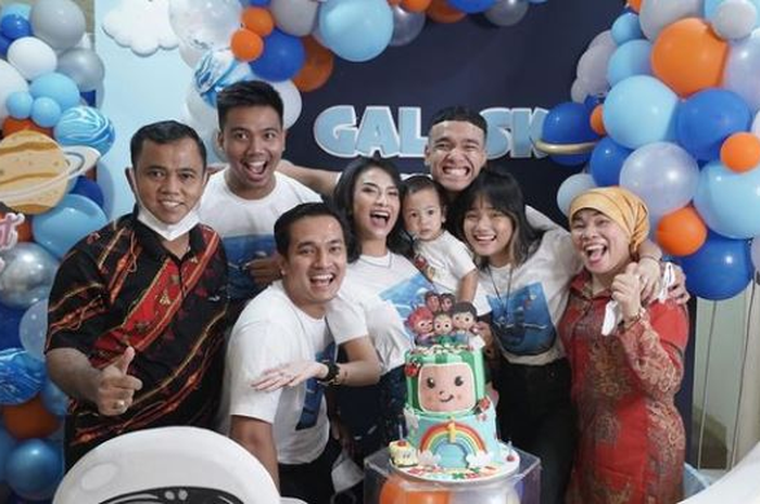 Kedekatan Vanessa Angel bersama keluarga Bibi Ardiansyah