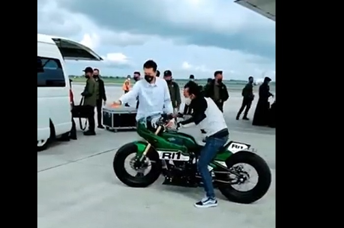 Bikin pangling, motor kustom Presiden RI Joko Widodo berubah konsep menjelang peresmian sirkuit Mandalika, Lombok, NTB.