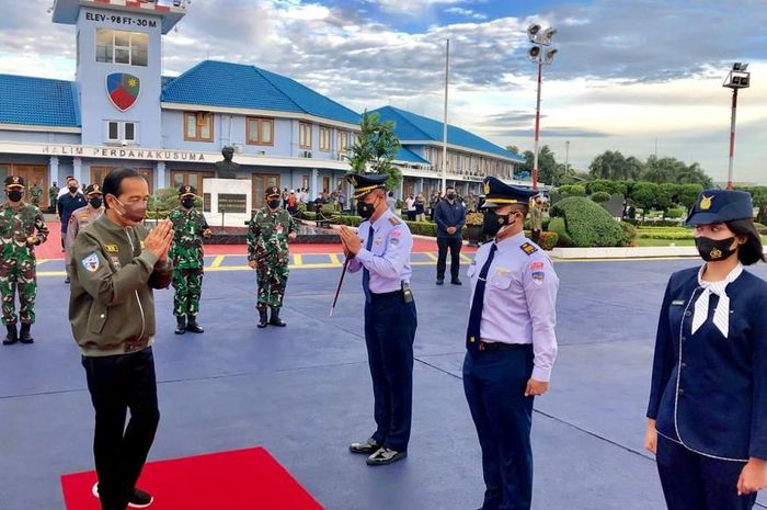 Wow, Presiden Jokowi tiba di Sirkuit Mandalika untuk peresmian, langsung jajal lintasan nih bro!