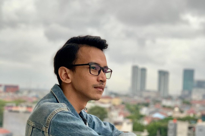 Sekalipun sudah membuat respons balik, namun banyak akun emak-emak yang sudah terlanjur menggeruduk foto Adam Deni. 