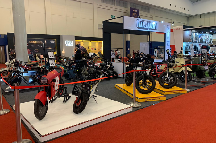 KOSMIK Indonesia Pamerkan Berbagai Merek Motor Listrik di GIIAS 2021, Ternyata Ini Tujuannya