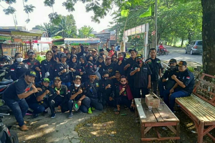 Korban dikenal sebagai pribadi yang baik hati. Pemilik warung mengungkapkan kesaksiannya terhadap anggota FBR yang tewas dikeroyok. 