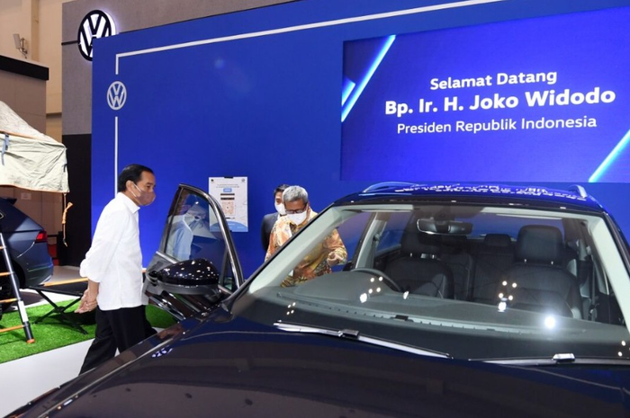 Presiden Jokowi kunjungi GIIAS 2021