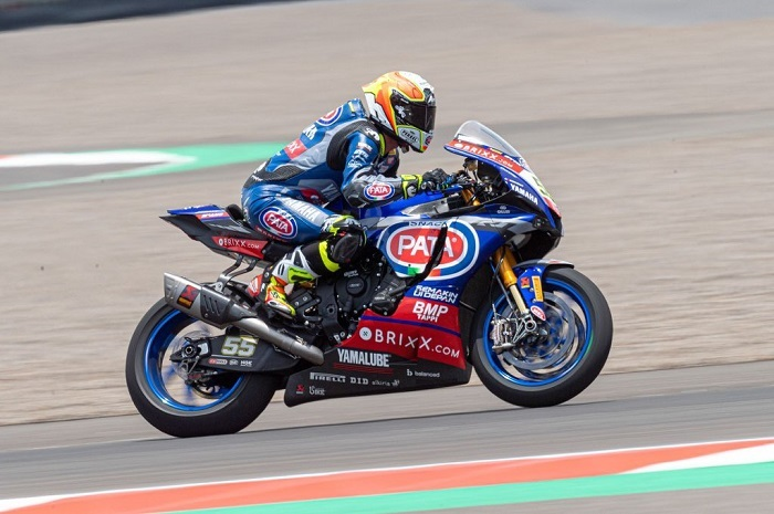 Pembalap Pata Yamaha with BRIXX, Toprak Razgatlioglu gaspol di sesi latihan WSBK Indonesia 2021 hari ini.