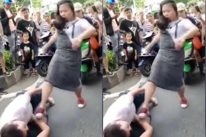 Wanita habis di hajar di depan banyak orang