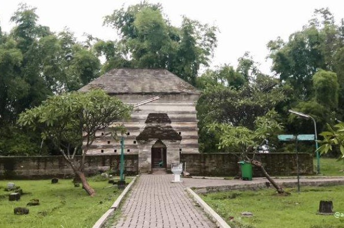 Makam Fatimah Binti Maimun, Gresik, Jawa Timur.