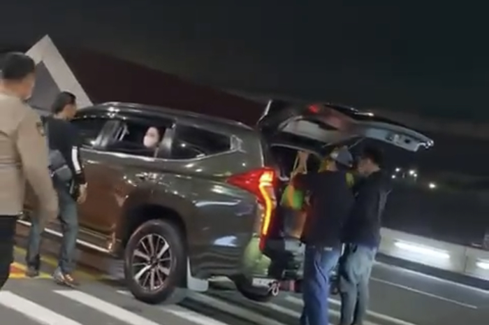 Mobil TNI AD yang menjemput wanita anak jenderal usai maki-maki ibunda Arteria Dahlan ditelusuri. Identitas pemiliknya terbongkar.
