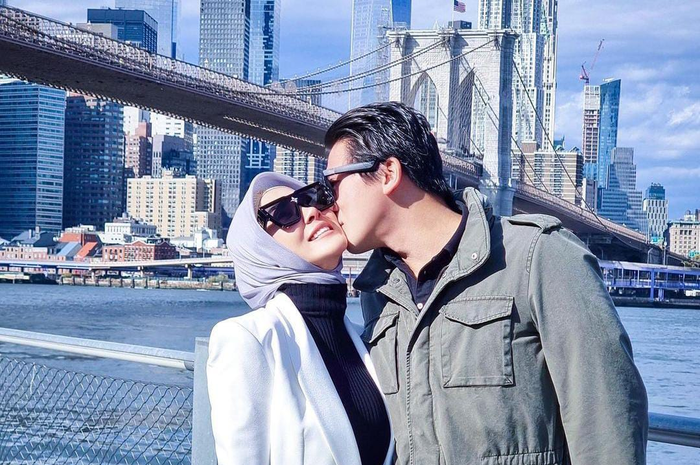 Syahrini dan Reino Barack