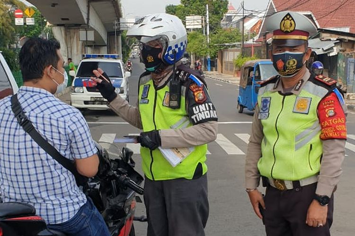 Ilustrasi penindakan selama razia Operasi Zebra Jaya 2021.
