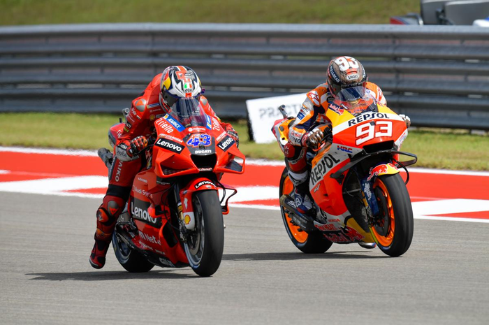 Menjelang tes MotoGP Indonesia 2022 di sirkuit Mandalika, Lombok, NTB, Loris Capirossi tantang Marc Marquez pindah ke Ducati.
