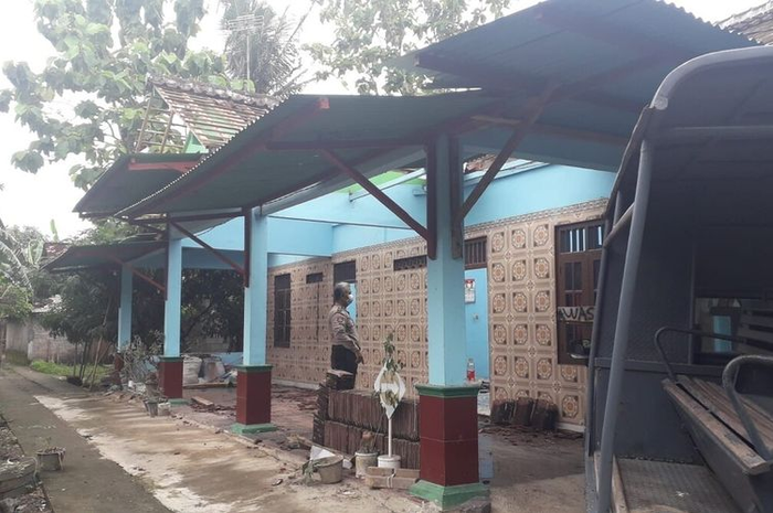 Perabotan rumah orang tua DRS yang dijual untuk modal pacaran.