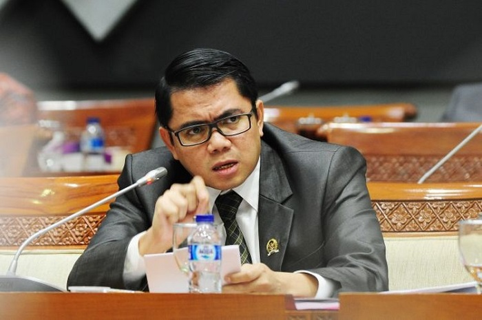 Ramai di media sosial Arteria Dahlan cekcok dengan wanita ngaku istri Jenderal, tenyata Arteria punya motor matic ini bro.