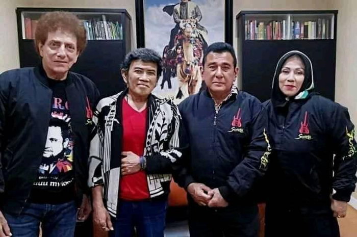 Yapto Soerjosoemarno bos besar Pemuda Pancasila juga memiliki peran penting dalam karier musik Rhoma Irama dan Ahmad Albar. 