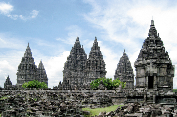 Candi Prambanan, ilustrasi Mataram Kuno. 