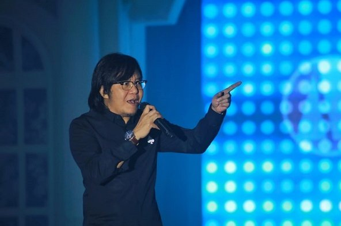 Chord gitar dan lirik lagu Hasrat Sekejap - Ari Lasso.