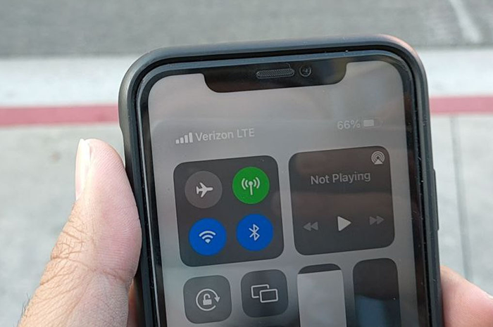 Mencoba kartu SIM Verizon di iPhone Xr