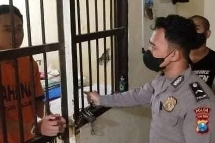 Netizen menuding foto Bripda Randy Bagus cuma sekadar fotmalitas. Jenderal Polri beri penjelasan begini. 
