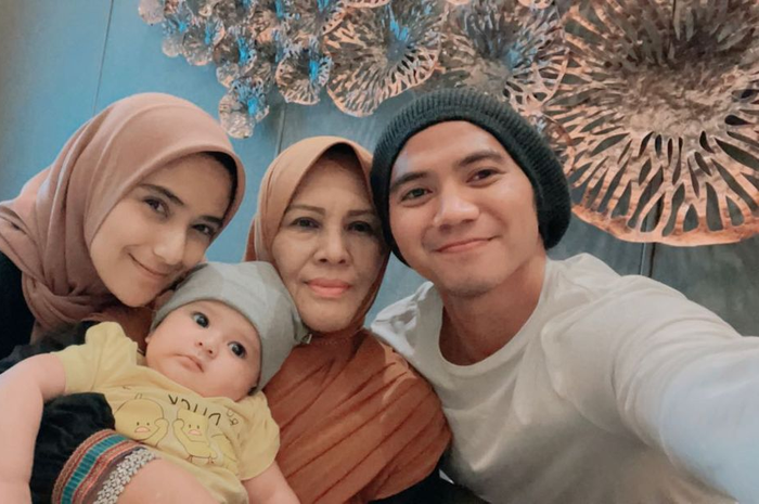 Sebelum gugatan cerai yang ditujukan untuk Nadya Mustika tersebar luas, foto Rizki DA yang memamerkan badan berototnya diserbu netizen.