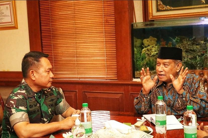 Foto Kepala Staf TNI AD (KSAD) Jenderal TNI Dudung Abdurachman bertemu Ketua Umum Pengurus Besar Nahdlatul Ulama atau PBNU Said Aqil Siroj ramai dibahas.