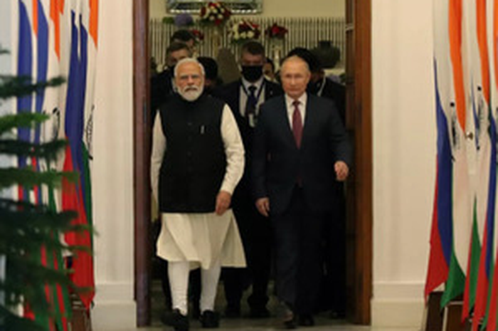 Pejabat itu, yang berbicara dengan syarat anonim, tidak menjelaskan risiko apa yang dihadapi India, atau apakah AS akan menjatuhkan sanksi pada India.