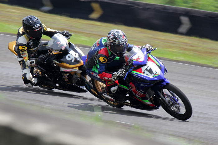 Wind shield di motor Honda Supra GTR dan Yamaha MX-King kala Piala Presiden 2021. 