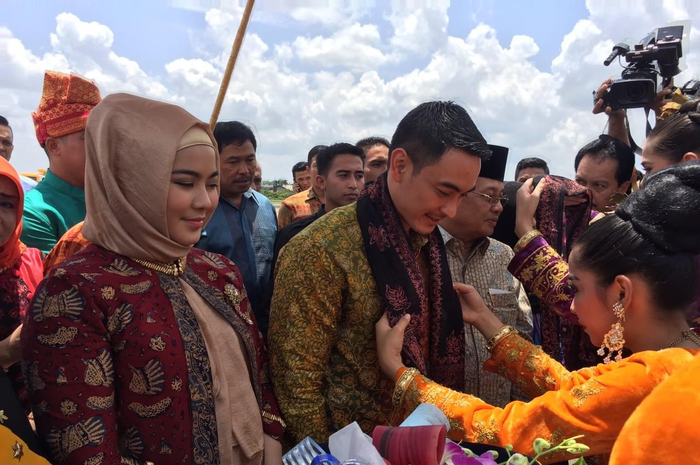 Sementara foto mantan istrinya dihujat usai melepas hijan, Zumi Zola malah dikabarkan mengalami masalah kesehatan di dalam bui.