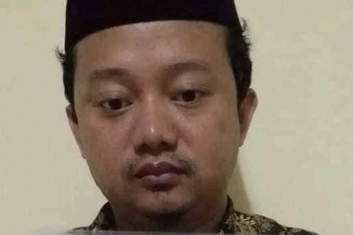 Foto kondisi terkini Herry Wirawan ditunjukkan langsung oleh Karutan Bandung Riko Stiven. Ayah korban mengaku terus ditelepon Herry.