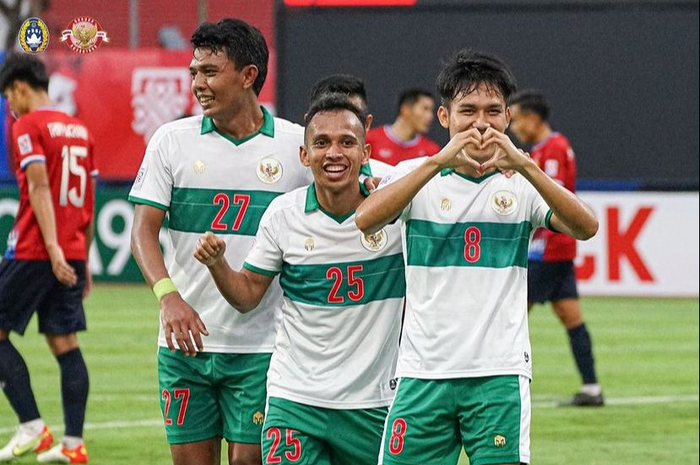 Witan Sulaeman (kanan) berselebrasi golnya