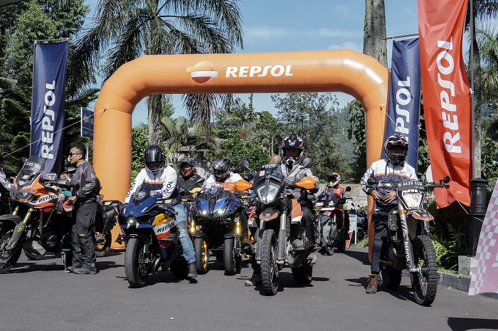 Oli motor Repsol melaunching produk barunya lewat agenda turing dari Yogyakarta menuju Gunung Bromo, Malang, Jawa Timur. 