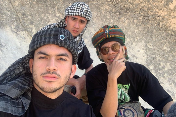 Rizky Nazar mengunggah beberapa momen liburan bareng Atta Halilintar dan Verrel Bramasta di Instagram.