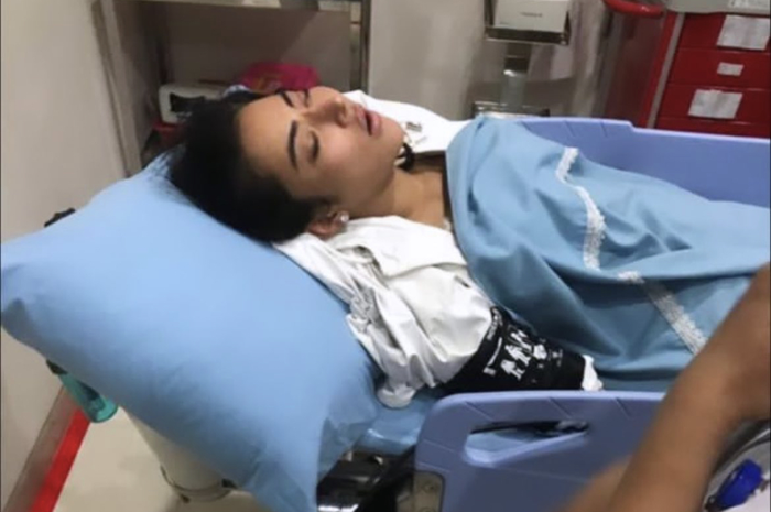 Foto Ayu Aulia yang terbaring lemah dengan kondisi tak sadarkan diri beredar di media sosial. Ayu sempat bongkar rumah tangga Vicky Prasetyo.