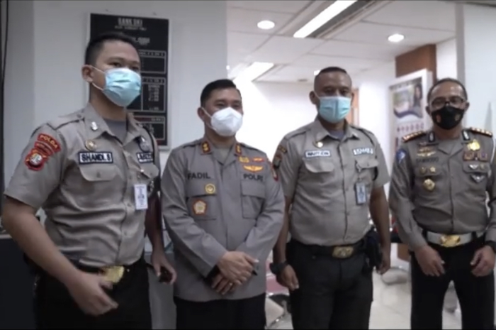 Kapolda Metro Jaya Fadil Imran tampaknya masih geram usai mendengar anggota Polsek Pulogadung disebut menolak laporan korban perampokan. 