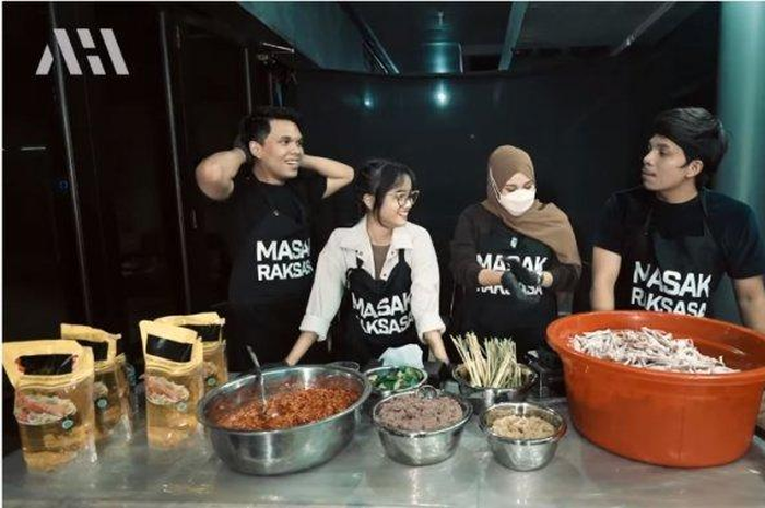 Fuji ajak Gala Sky main ke rumah Atta Halilintar, intip keseruan Gala Sky main dengan sosok ini.