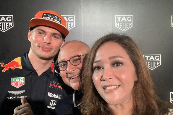 Maia Estianty mengunggah foto dirinya dan Irwan Mussry bareng juara dunia F1 2021, Max Verstappen. Irwan Mussry diminta jadi menteri pendidikan.