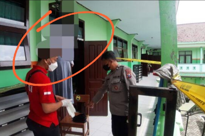 Nekat Gantung Diri Pakai Dasi Sekolah, Apa Motif Siswi SMA di Blitar yang Tewas di Depan Kelasnya? 