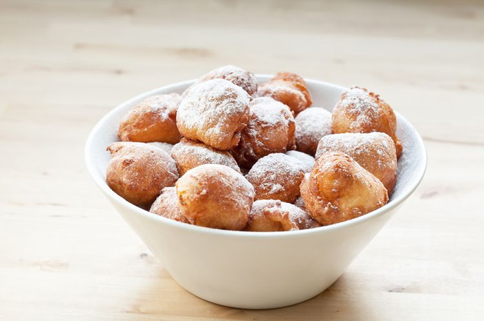 Ilustrasi fritule, donat goreng khas Kroasia