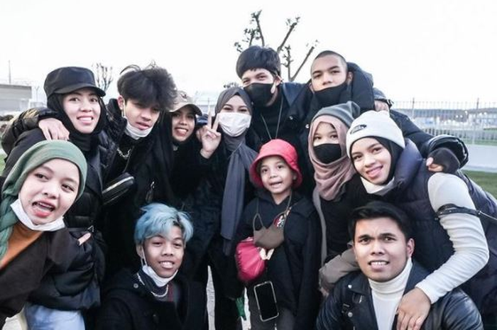 Aurel Hermansyah dan Atta Halilintar akhirnya bertemu dengan 10 adik-adik di keluarga besar Gen Halilintar.