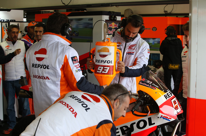 Jelang MotoGP 2022 Indonesia di sirkuit Mandalika, fakta bensin motor MotoGP sama tidak dengan BBM yang dijual di SPBU