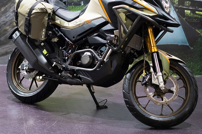 Honda CB150X dengan ban dual purpose Zeneos Turino