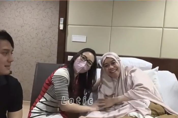 Foto ruangan bayi Lesti Kejora dipotret dari jauh. Akibatnya, foto ini belum menunjukkan kondisi istri Rizky Billar dan bayinya secara jelas.