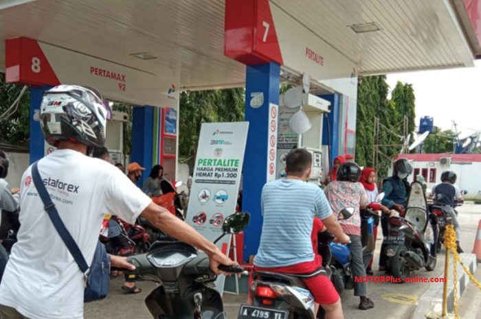 Warga sudah tiga hari kesulitan mencari BBM Pertalite di Kepulauan Anambas, Kepulauan Riau, eceran dijual Rp 17 ribu per botol.