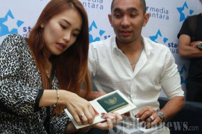 Ayu Ting Ting dan Enji 