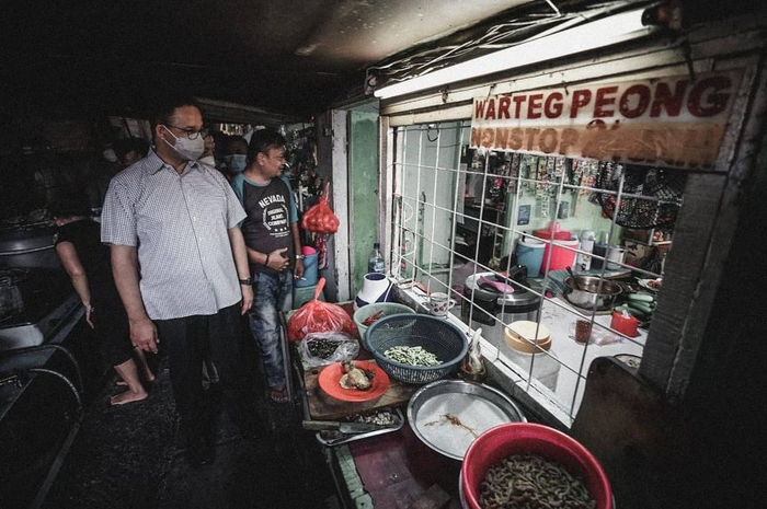 Imbas kenaikan harga BBM yang dipresiksi bakal membuat harga sembako ikut naik, pemilik warteg naikkan harga menu.