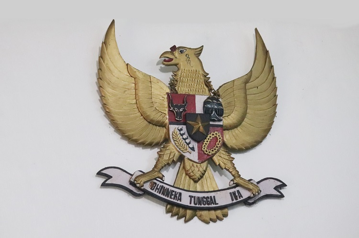 Bhinneka Tunggal Ika bisa ditemukan pada simbol negara Indonesia yaitu burung Garuda.