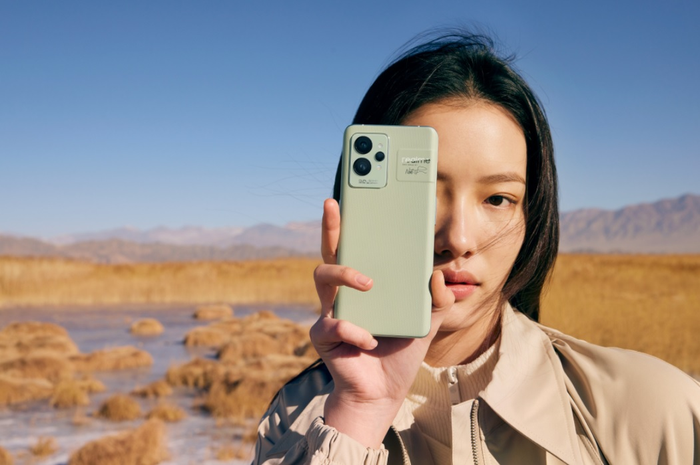 Desain realme GT 2 Pro yang dibuat oleh seorang seniman bernama Naoto Fukusawa.