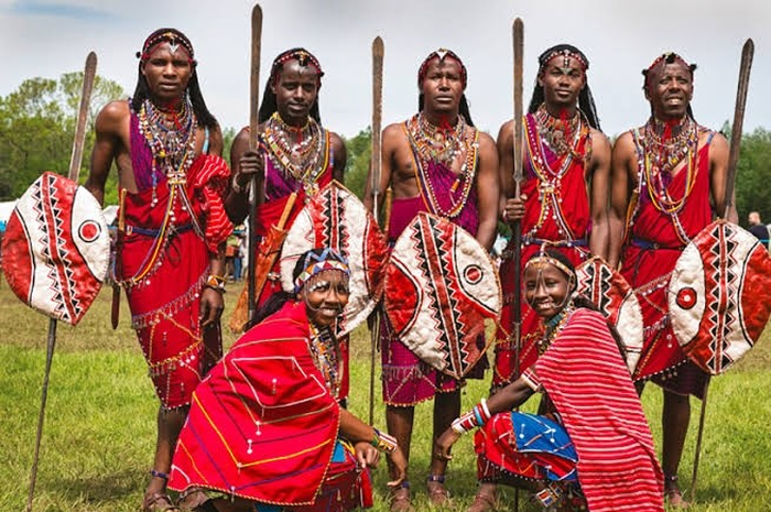 Suku Maasai di Afrika Timur yang meyakini bahwa penguburan akan merusak tanah.