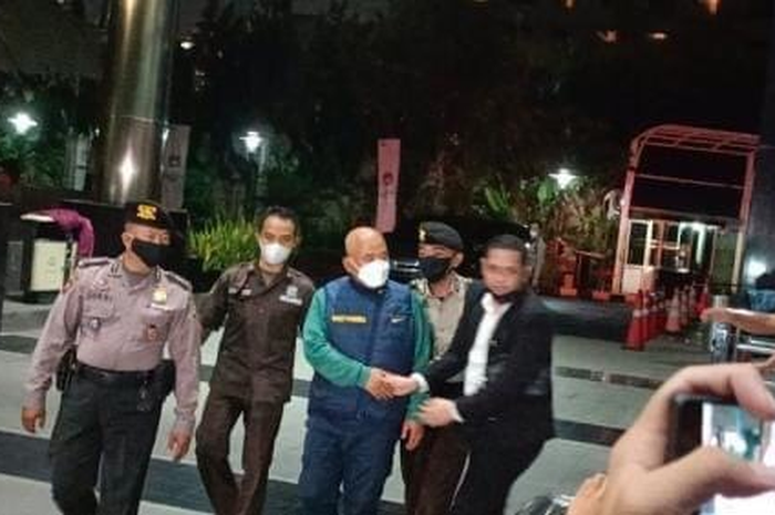 Foto kedekatan Rahmat Effendi dengan tangan kanan Presiden Jokowi, Airlangga Hartarto sempat diunggah dalam rangka ulang tahun Partai Golkar.