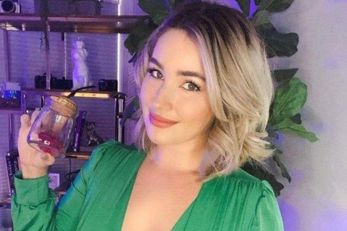 Stephanie Matto menjual kentut di dalam toples